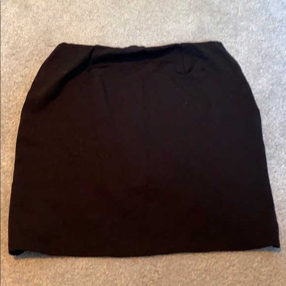 Black Windsor High-Low Skirt - Picture 4 of 5